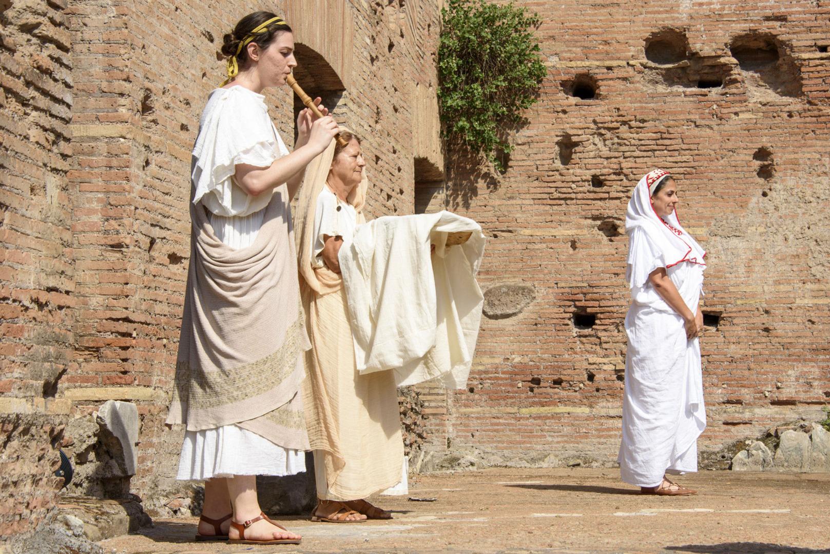 Rito delle Vestali della mola salsa al Colosseo