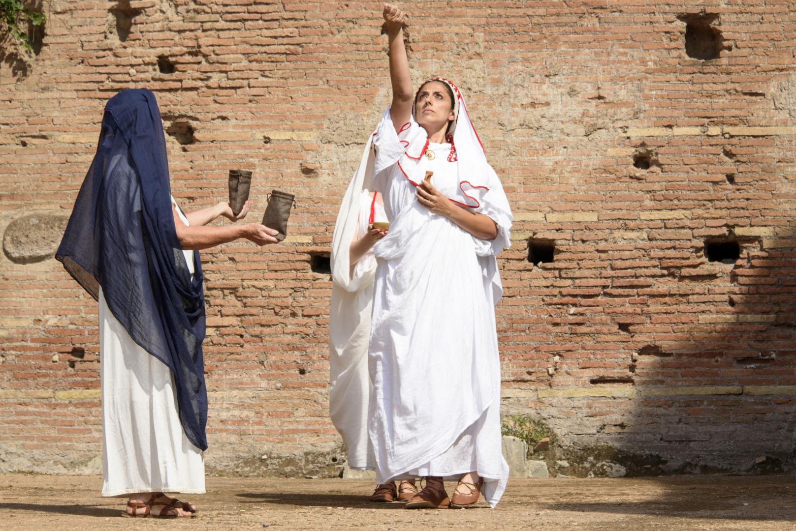 Rito delle Vestali della mola salsa al Colosseo